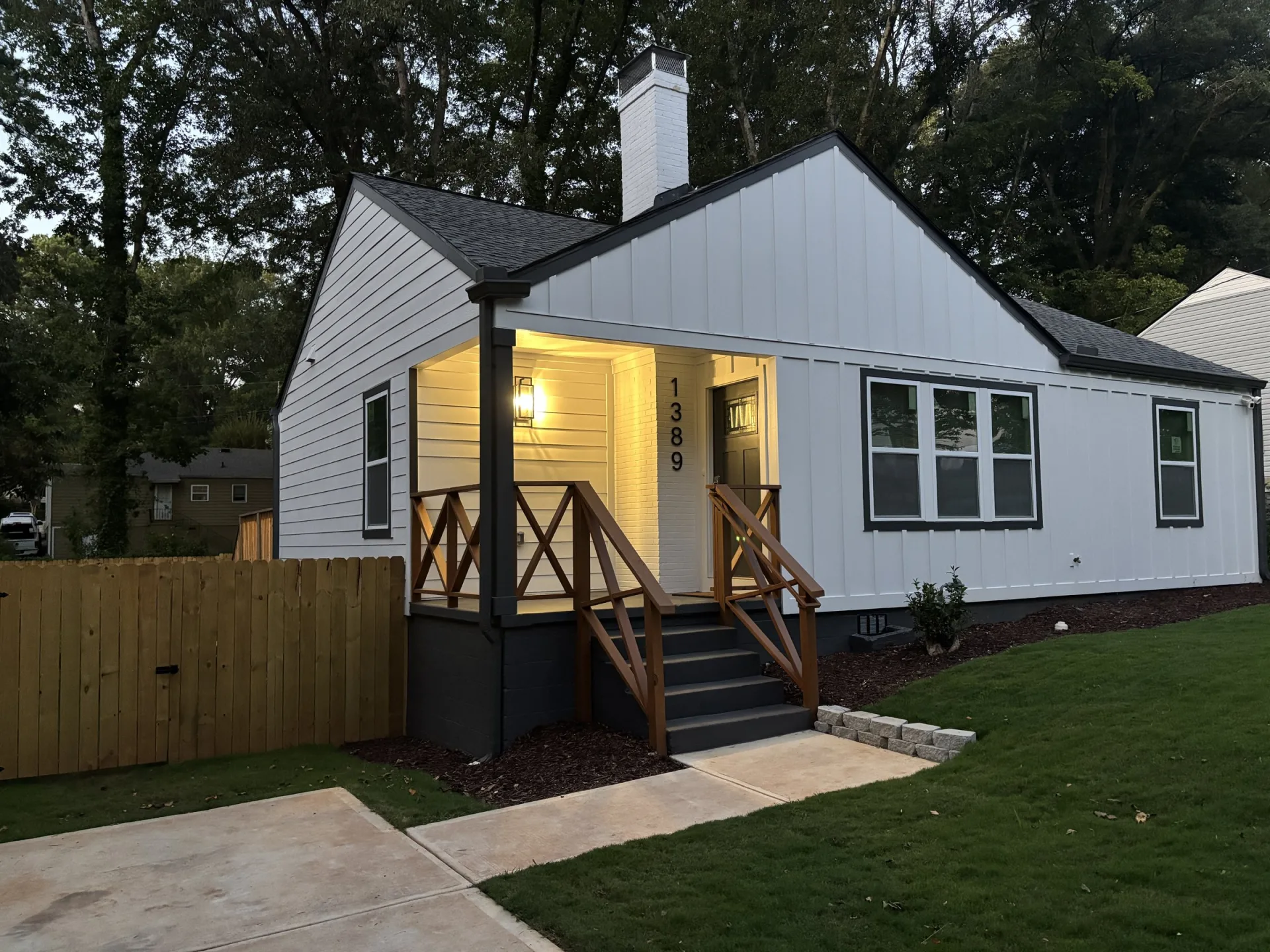 Charming bungalow with covered porch in metro Atlanta