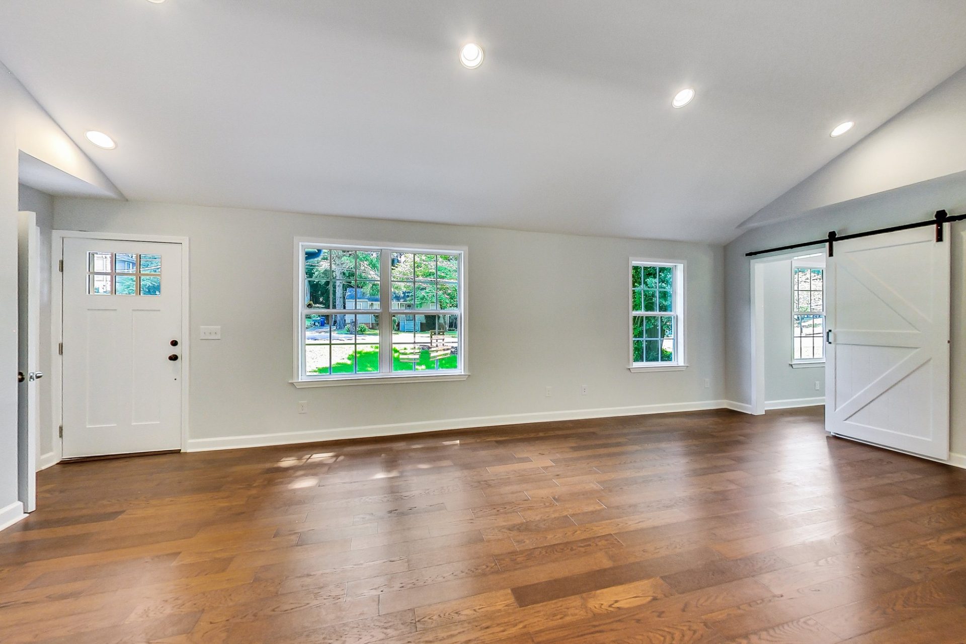 1261 Kenilworth Drive SW — photo 4