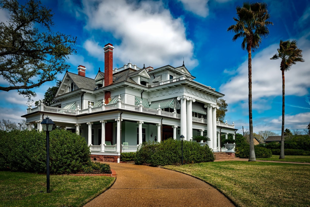 Marietta Historic District vs. East Cobb: Where to Buy Your First Home