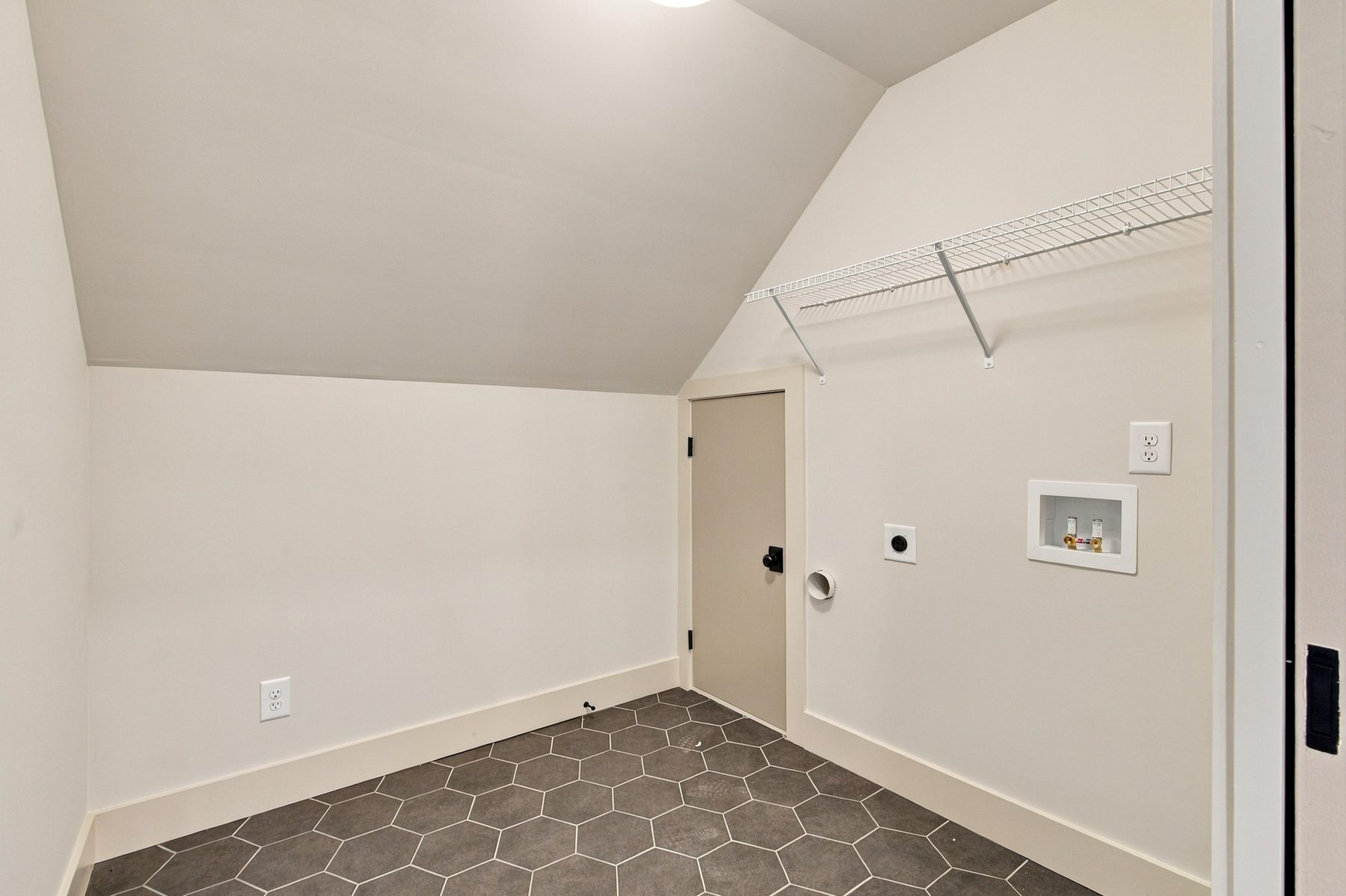 1669 Beecher St SW photo 30