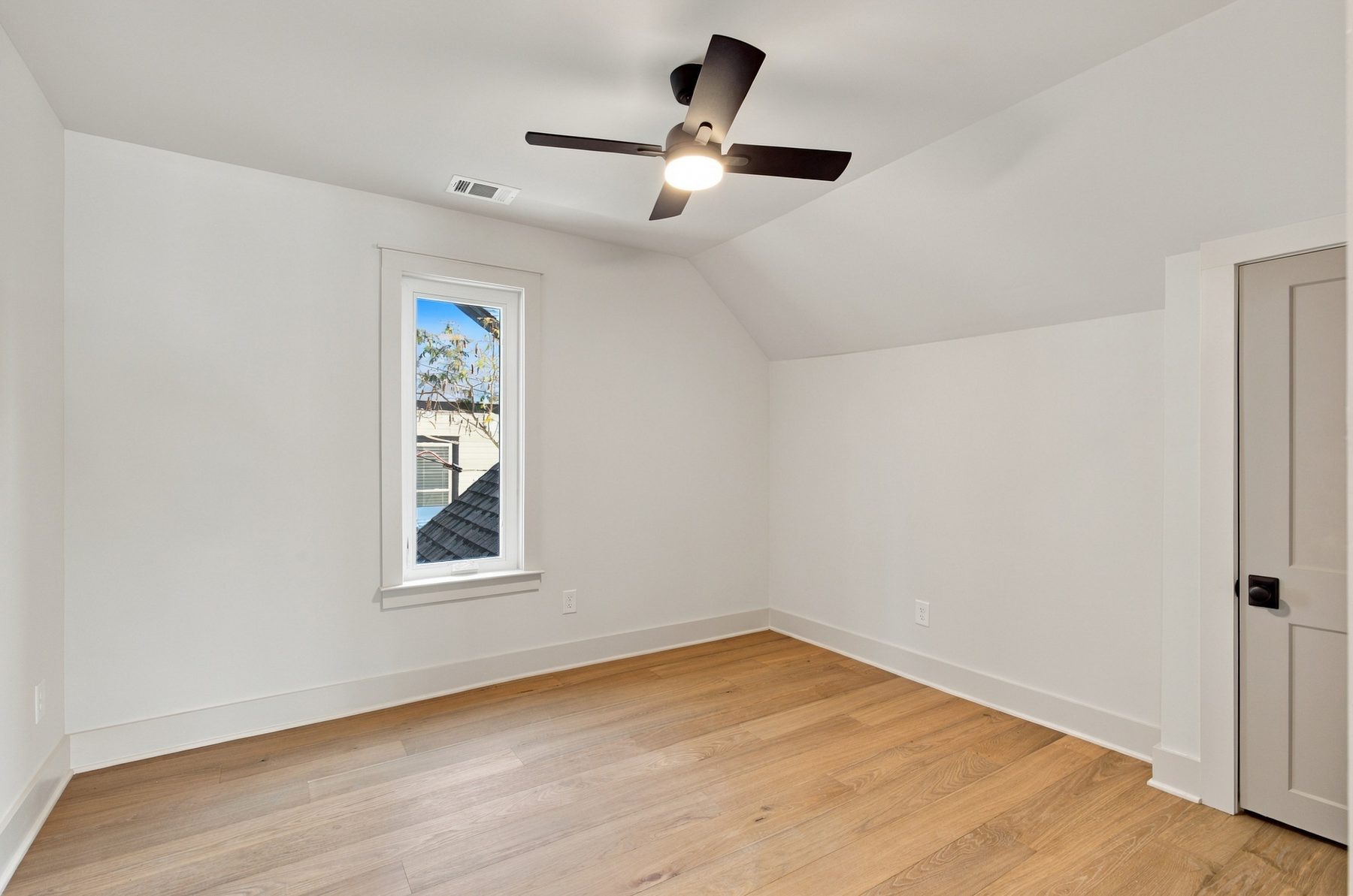 1669 Beecher St SW photo 39